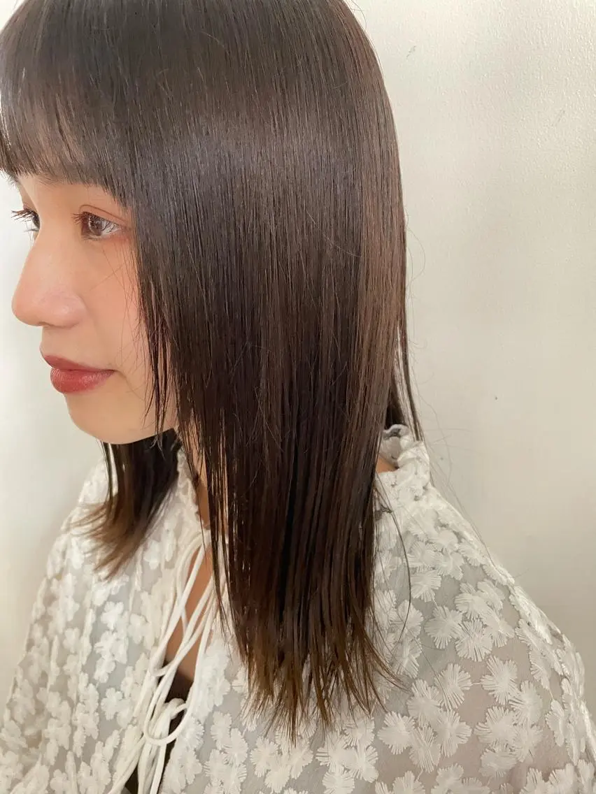 ミディアム 顔周りカット レイヤーカット ブリーチなしWカラー /地毛風/小林凪沙のヘアスタイル