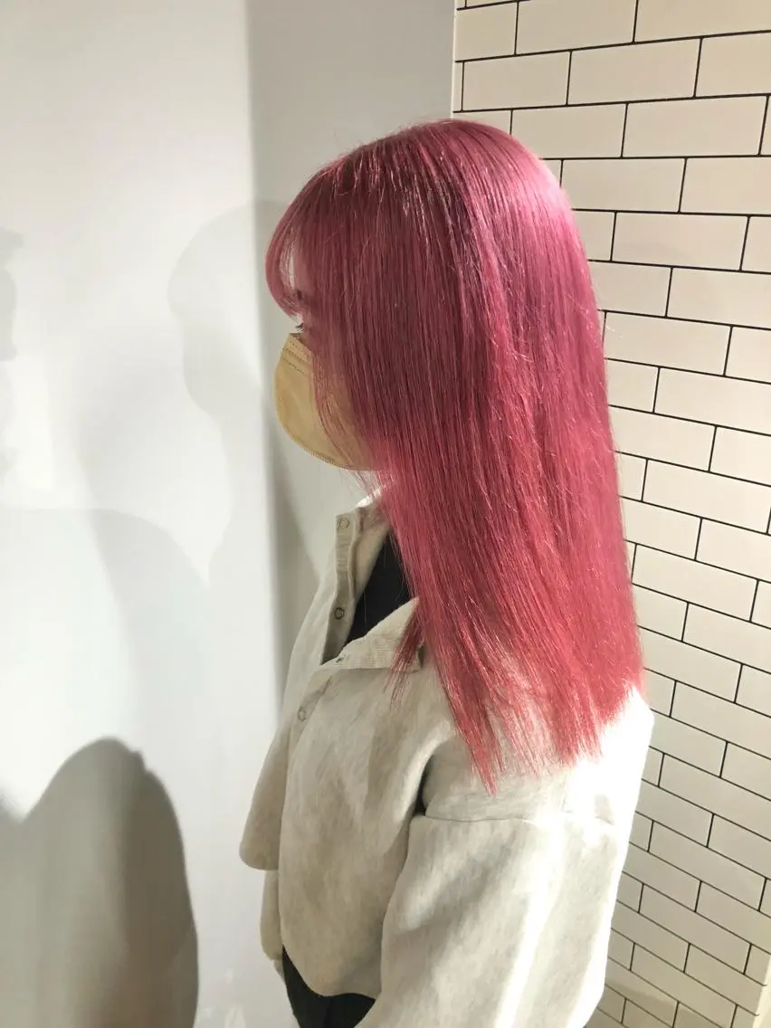 ロング カラー ハイトーンカラー ピンクカラー ヘアカラー 透明感カラー レイヤー亀井唯登のヘアスタイル