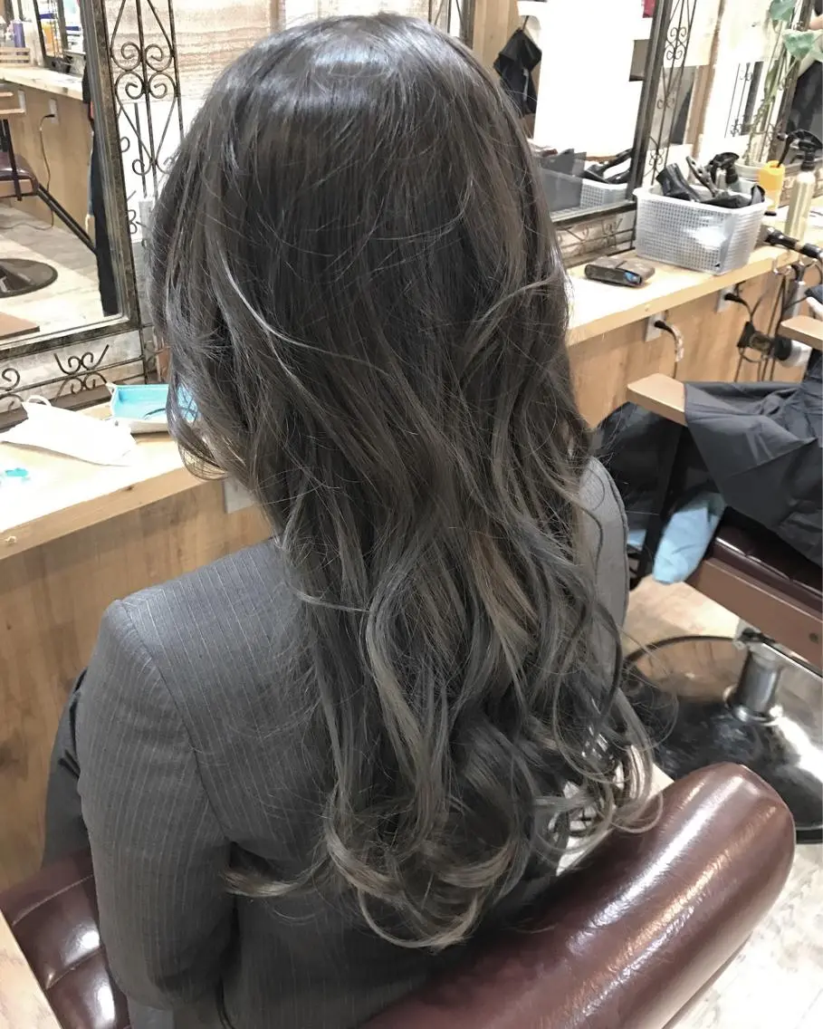 ロング カラー ブリーチ ヘアカラー 中川 仁のヘアスタイル