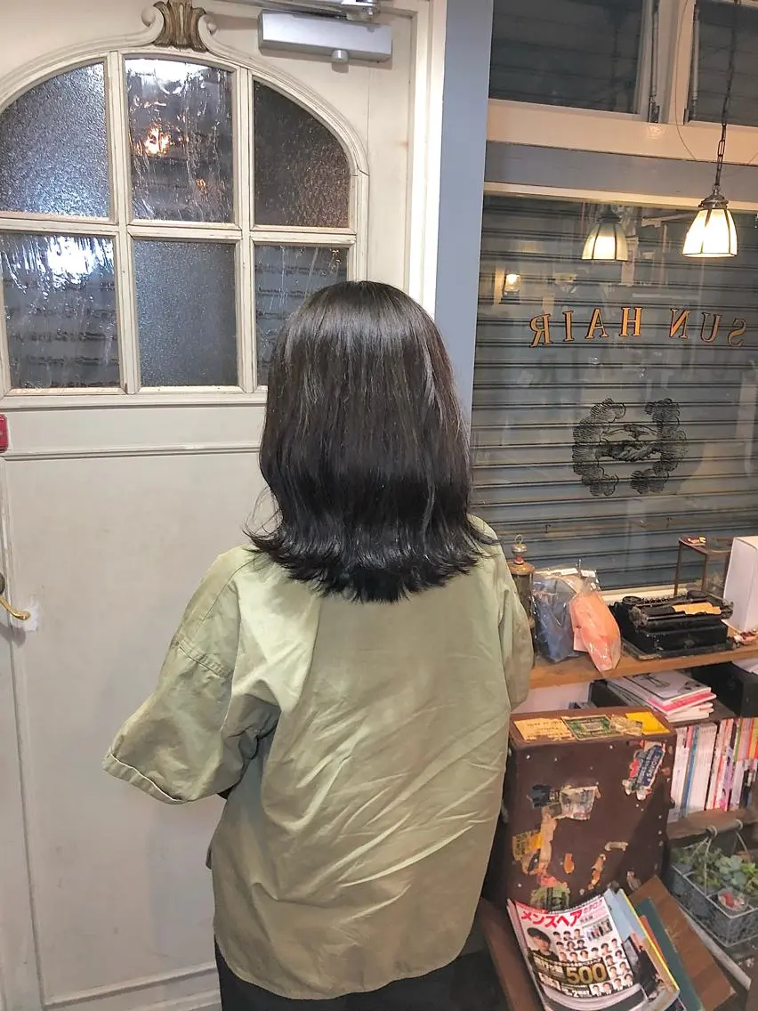 ミディアム AYANO ／レイヤー／オリーブのヘアスタイル