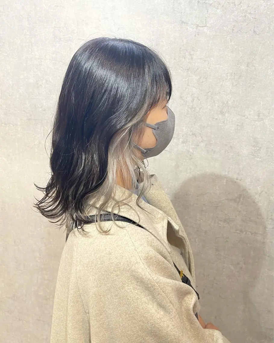 セミロング カラー インナーカラー 佐々木  まゆかのヘアスタイル