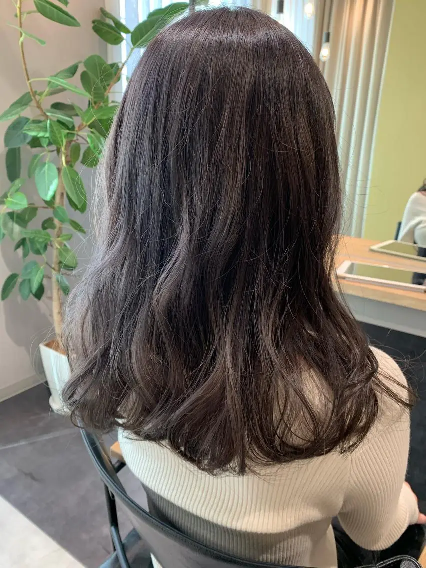 セミロング カラー ブリーチ 透明感カラー ラベンダーカラー ラベンダーグレー ブリーチなしカラー hubhair レイヤー/透明感のヘアスタイル