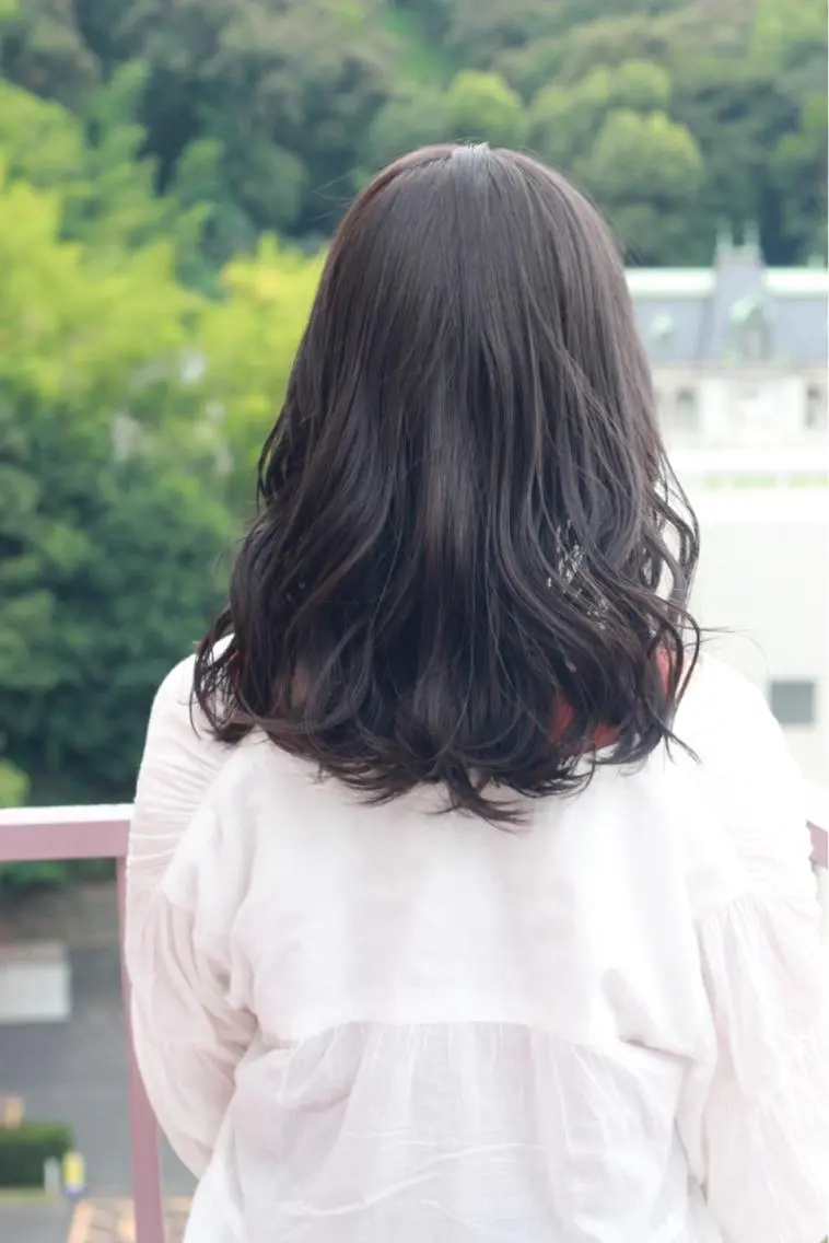 セミロング カラー 黒髪 ブルーカラー ブルーブラック ヘアカラー Viage （ビアージュ）のヘアスタイル