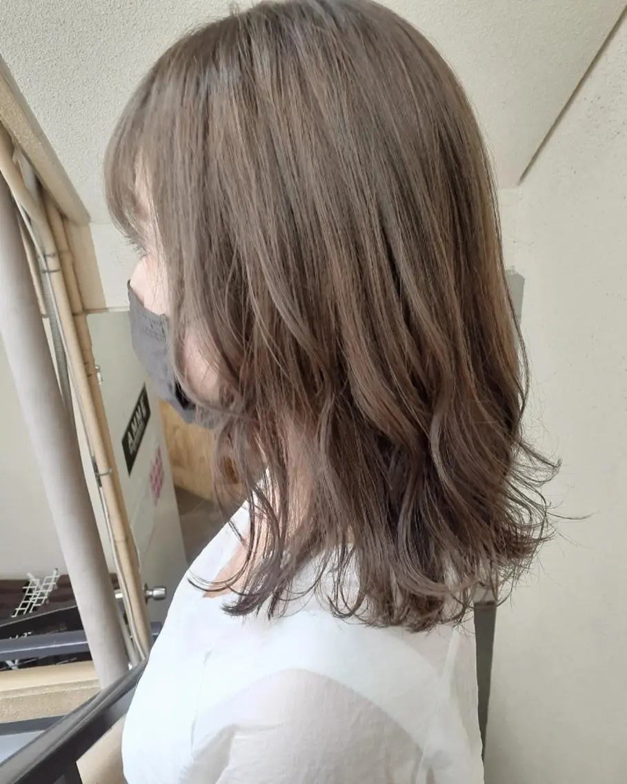 ミディアム カラー ブリーチ ケアブリーチ カット トリートメント 🔳髪質改善🔳 岡本陽のヘアスタイル