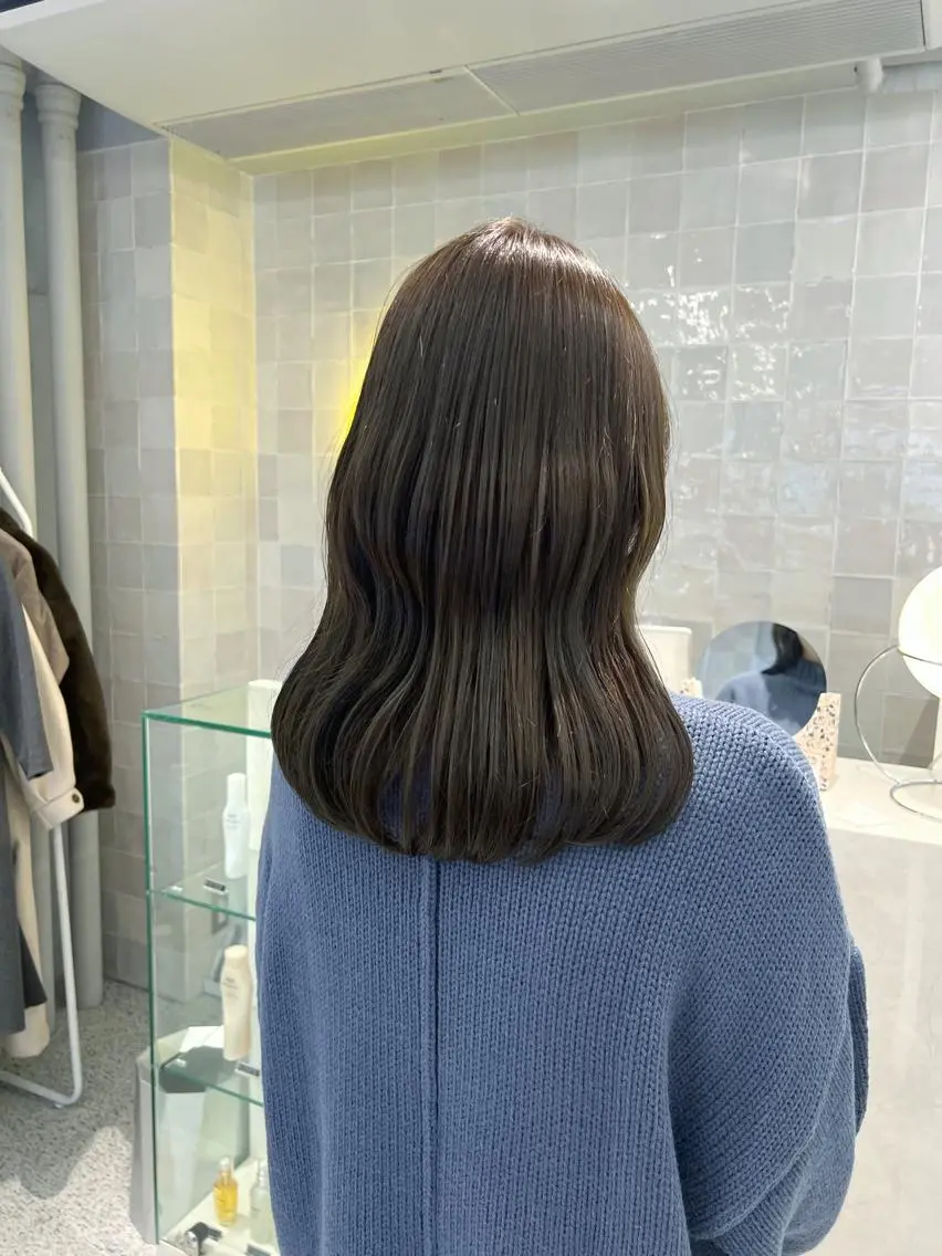 セミロング カラー ブリーチ 透明感カラー ブリーチなしカラー オリーブカラー 韓国風ヘア ヘアカラー トリートメント 韓国ヘア☁️ mitsukiのヘアスタイル