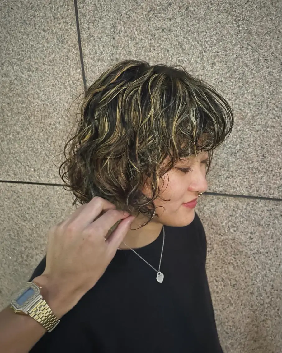 ショート パーマ ボブ ハイライト スパイラルパーマ カット ヘアカラー パーマ Ikeda Uのヘアスタイル