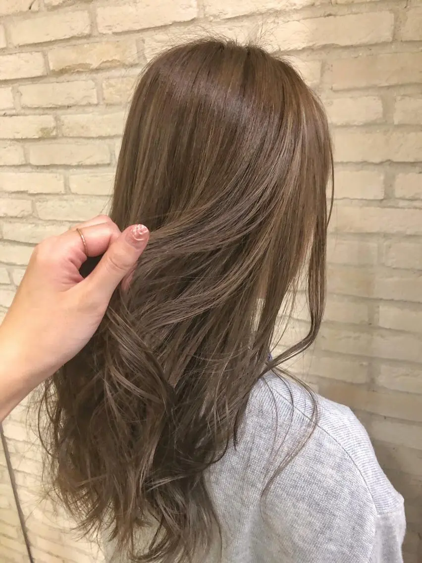 ロング カラー アッシュ ベージュカラー ハイライトカラー ハイライト 大平 美沙のヘアスタイル