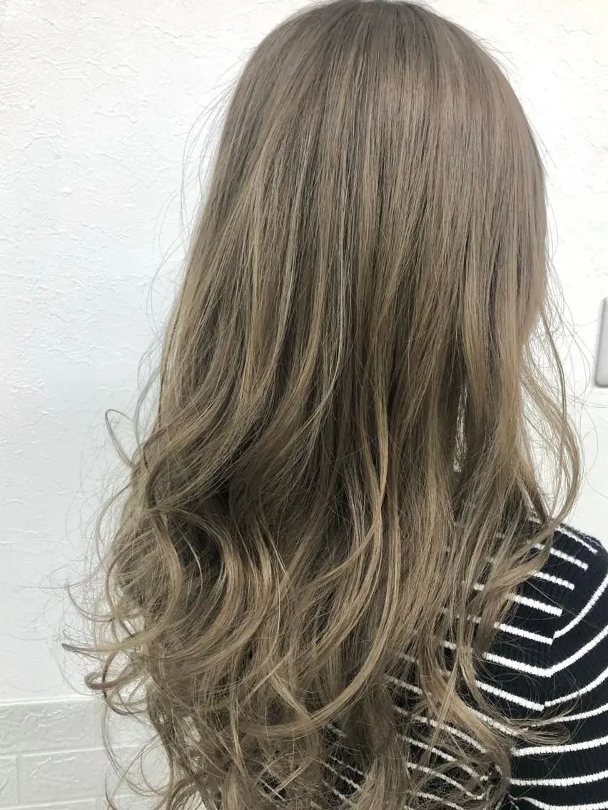 カラー 最高級エクステ /羽エクステ白石宇由のヘアスタイル