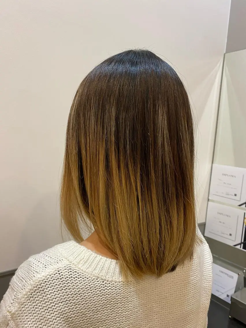 セミロング 小宮 真理奈のヘアスタイル