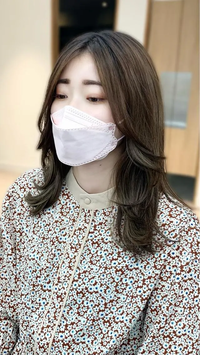 ミディアム カラー パーマ ヘアアレンジ メンズ キッズ ネイル マツエク・マツパ アイブロウ 似合せレイヤー/ 柔らか透明感カラーのヘアスタイル
