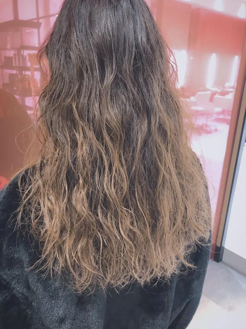 ロング パーマ 河井 史織のヘアスタイル