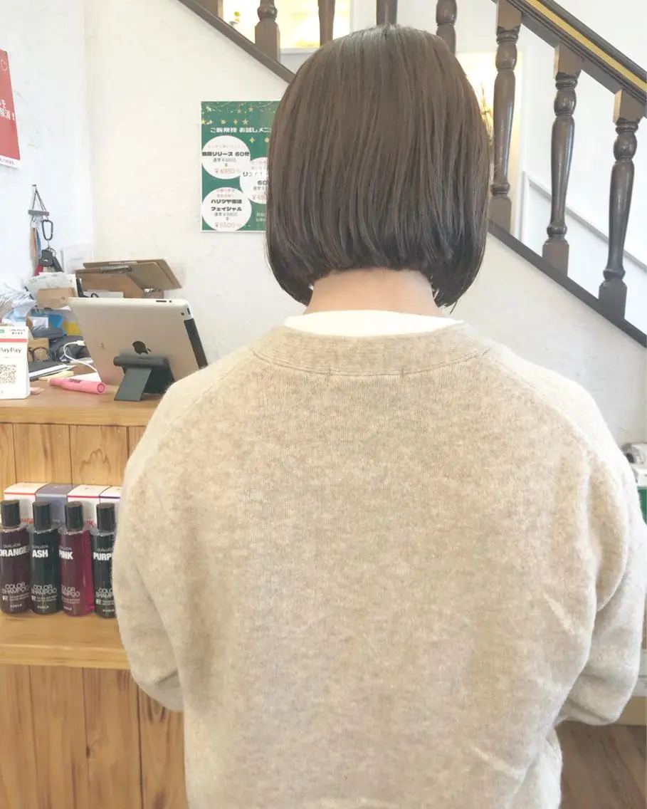 ショート カラー ベージュカラー ミルクティーベージュ ボブ カット ヘアカラー トリートメント 江原 彩華のヘアスタイル