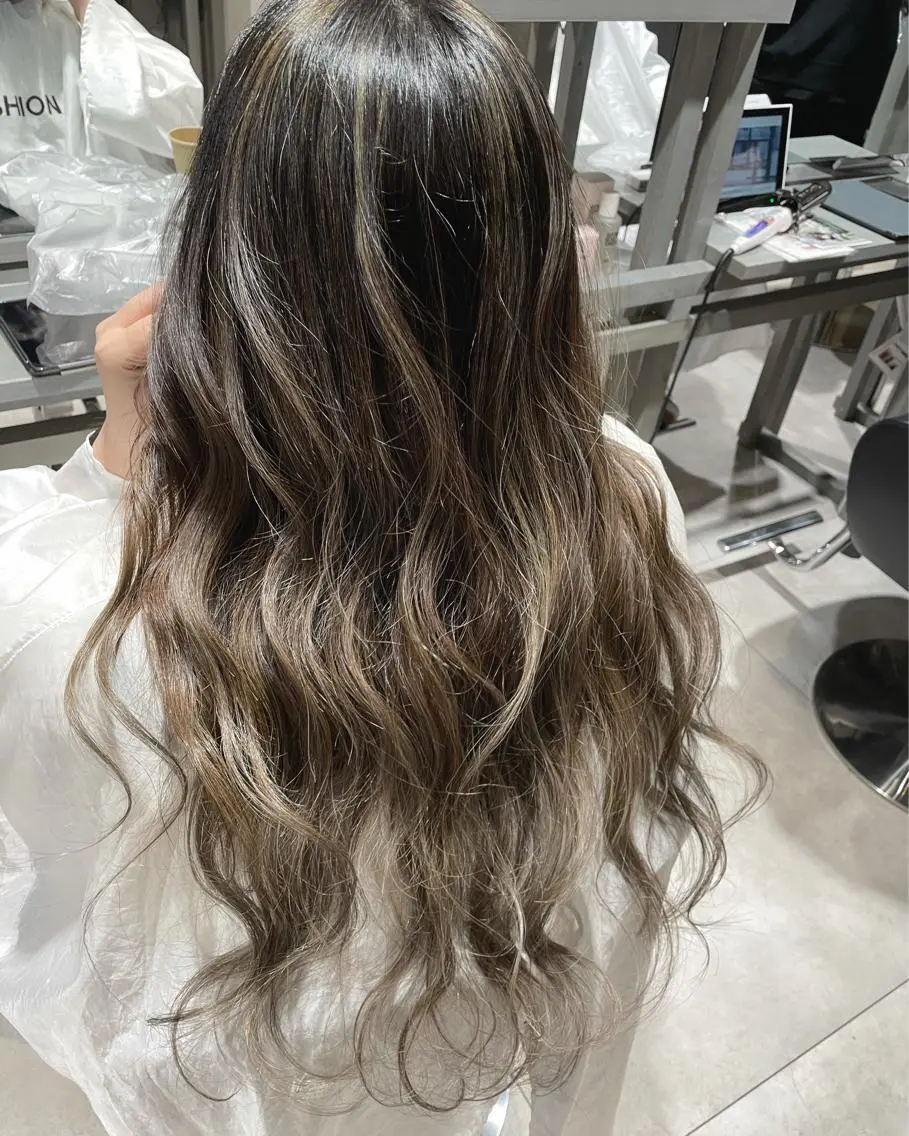 ロング カラー デザインカラー レイヤーカット カット トリートメント レイヤー×髪質改善 ×透明感/杉田 圭のヘアスタイル