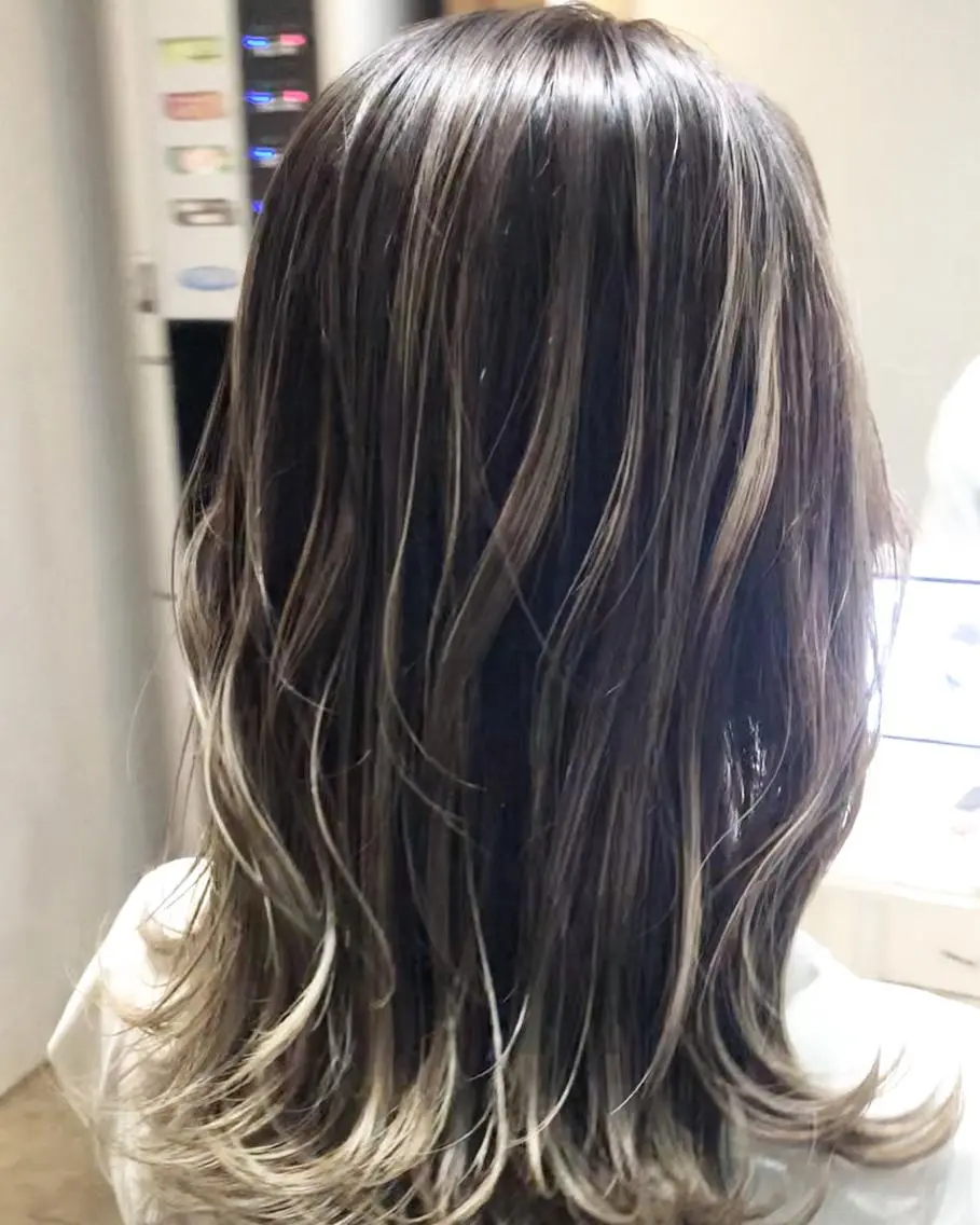 ミディアム カラー バレイヤージュ レイヤーカット フラミューム アカデミーのヘアスタイル