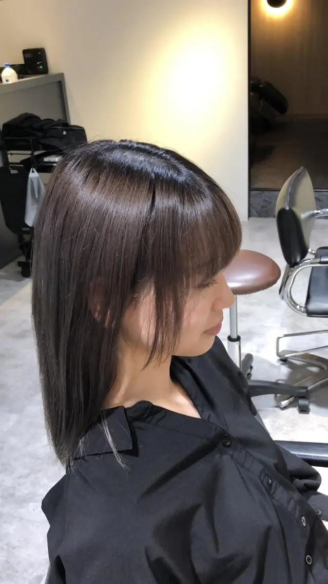 セミロング カラー グレージュ ミルクティーグレージュ GIEN 末吉 海斗のヘアスタイル
