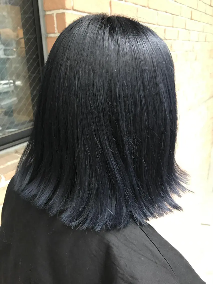 ミディアム カラー 黒髪 ダブルカラー ネイビーカラー サロンドミルク 原宿のヘアスタイル