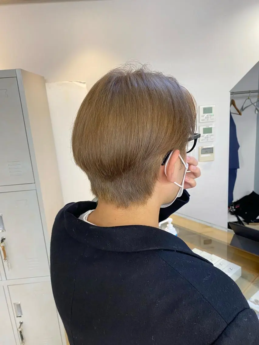 ショート カラー パーマ ヘアアレンジ メンズ キッズ ネイル マツエク・マツパ アイブロウ ベージュカラー 暖色系/透明感 治野心のヘアスタイル