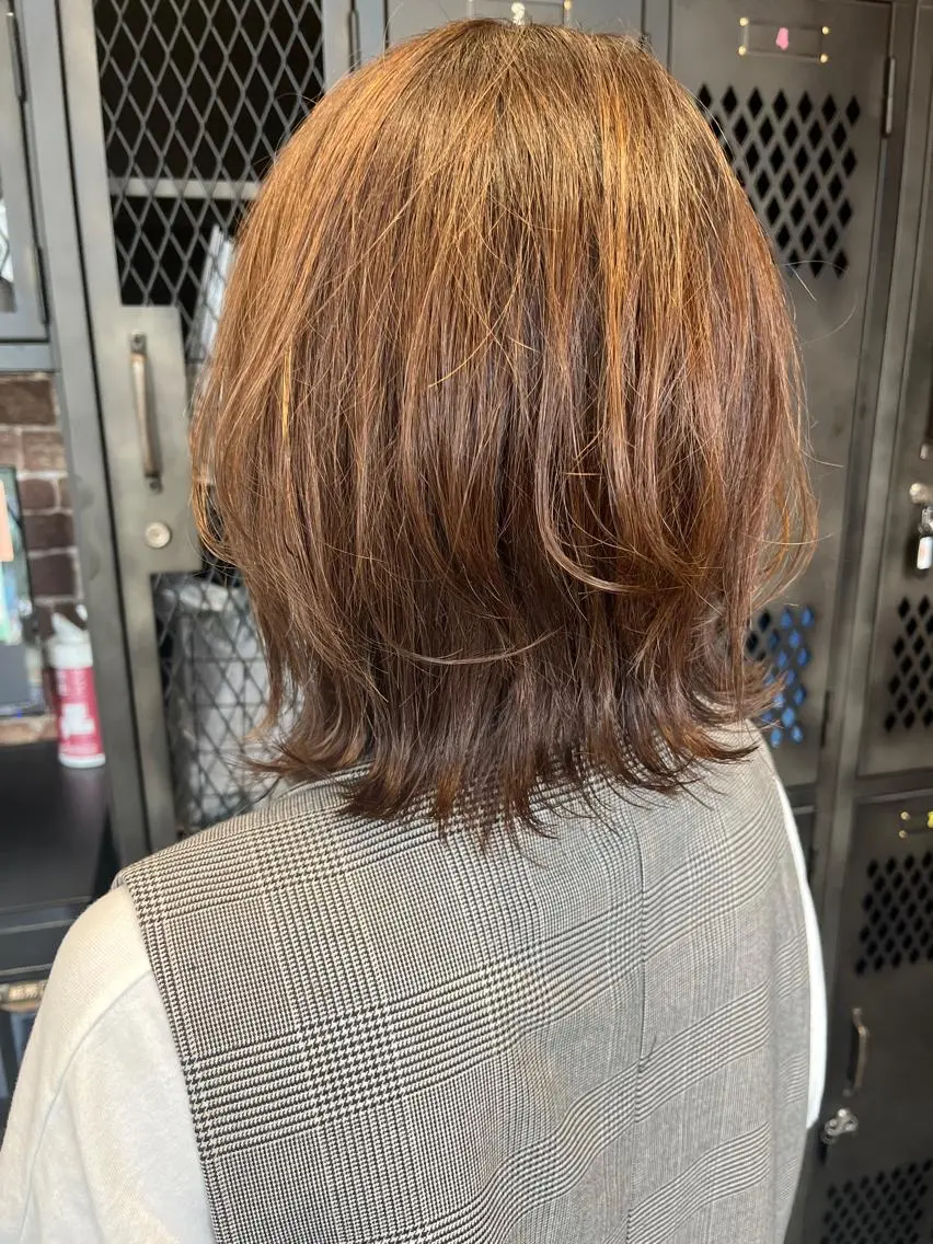 ミディアム カラー パーマ ヘアアレンジ メンズ キッズ マツエク・マツパ アイブロウ ミディアムパーマ メンズパーマ ブラウンカラー ケアカラー 透明感カラー 久木原 ゆりのヘアスタイル