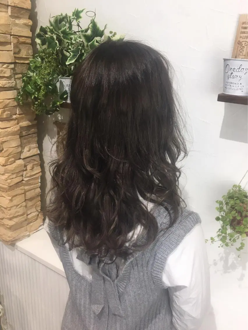 セミロング カラー アッシュ パープルカラー パープルアッシュ レイヤーカット Loob.TOKYO MIYA🌈のヘアスタイル