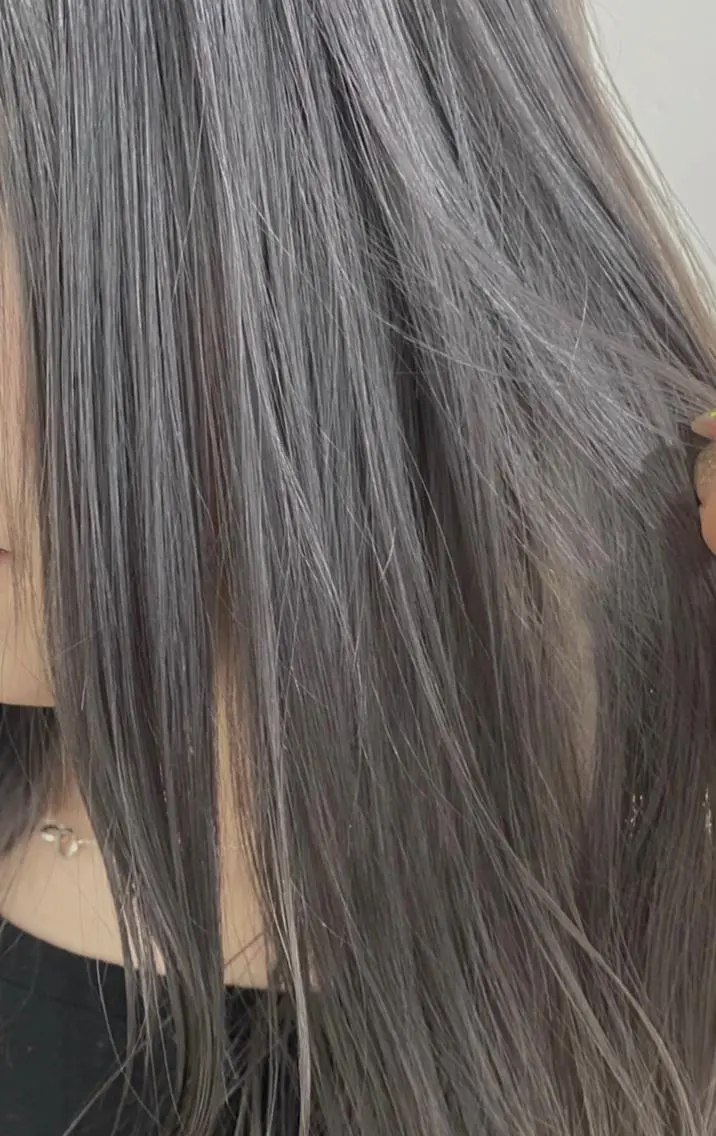 セミロング カラー ヘアアレンジ ブリーチ ヘアカラー 暗髪カラー🫐 おくだりんかのヘアスタイル