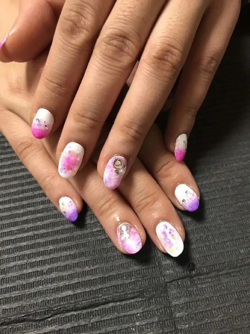 ネイル チークネイル ホログラムネイル モチの良さ◉ フィルインネイル♡のネイルデザイン