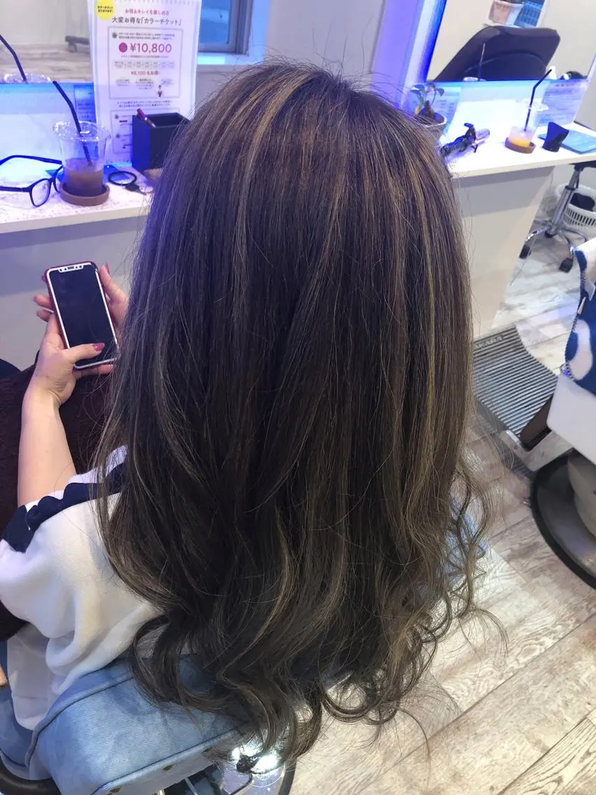 カラー ハイライトカラー 白井 つづりのヘアスタイル