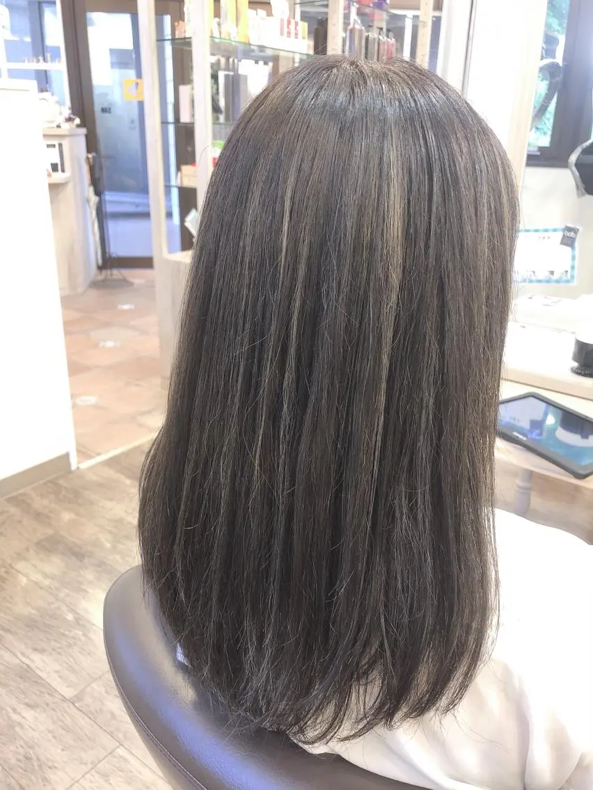 セミロング カラー ハイライトカラー イルミナカラー ハイライト ヘアカラー 尚平 40代からの 髪質改善専門のその他イメージ