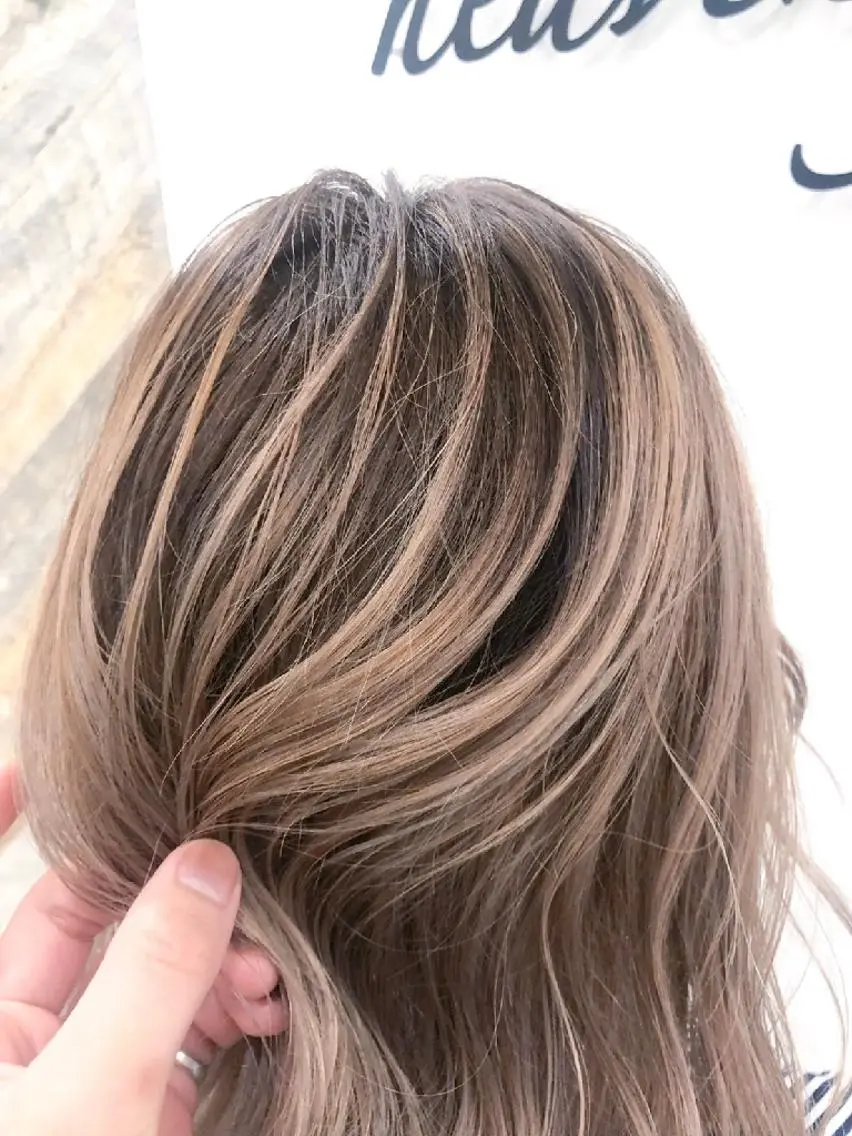 セミロング カラー バレイヤージュ ベージュカラー レイヤーカット 新宿メンズ専門 モテ清潔感パーマ特化のヘアスタイル