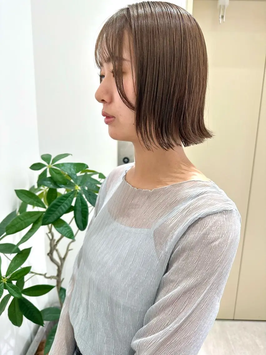 ミディアム カラー 切りっぱなしボブ ベージュカラー オリーブベージュ ボブ カット ヘアカラー トリートメント レイヤー/ボブ/ 顔周り/yukinaのヘアスタイル