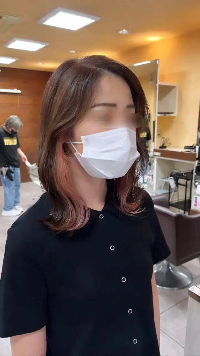 ミディアム カラー ヘアアレンジ ブリーチ ピンクカラー インナー×縮毛矯正 ピンクカラー澤井里菜のヘアスタイル