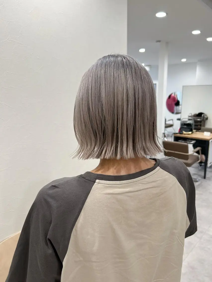 ショート カラー アッシュ アッシュグレー アッシュグレージュ バレイヤージュ ベージュカラー ヘアカラー ボブ/ハイトーン 福生Radix 下田のヘアスタイル