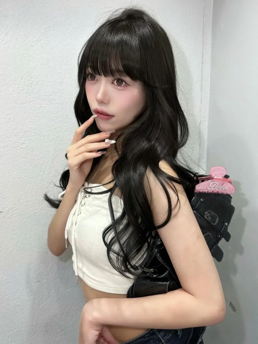 ロング カラー ベージュカラー ブリーチ 透明感カラー ブリーチなしカラー オリーブカラー カット ヘアカラー 𝑴𝑶𝑲𝑨渋谷 トレンド韓国ヘア🩷のヘアスタイル