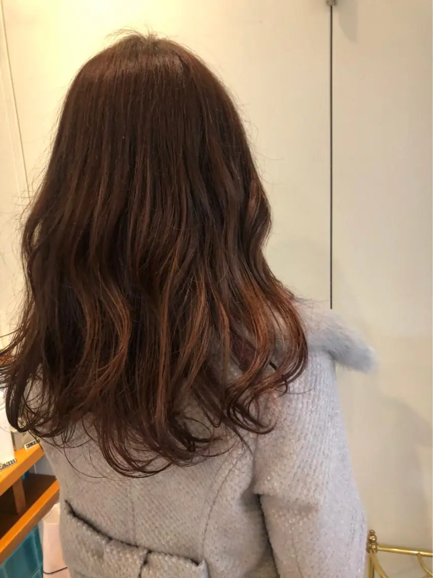 セミロング カラー ヘアカラー トリートメント MIOベージュカラー 柔らかいカラーのヘアスタイル