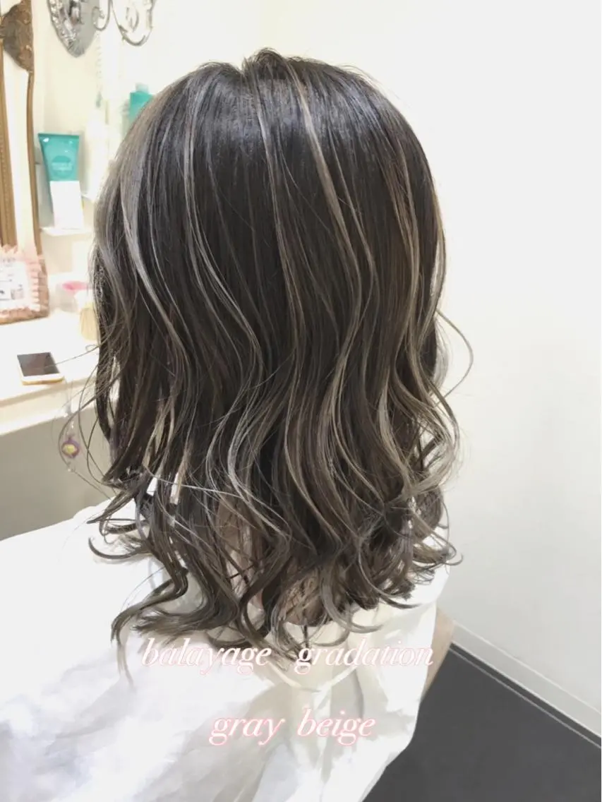 ミディアム カラー バレイヤージュ グラデーションカラー グレージュ レイヤーカット カット ヘアカラー 山崎俊輔/髪質改善 /バレイヤージュのヘアスタイル