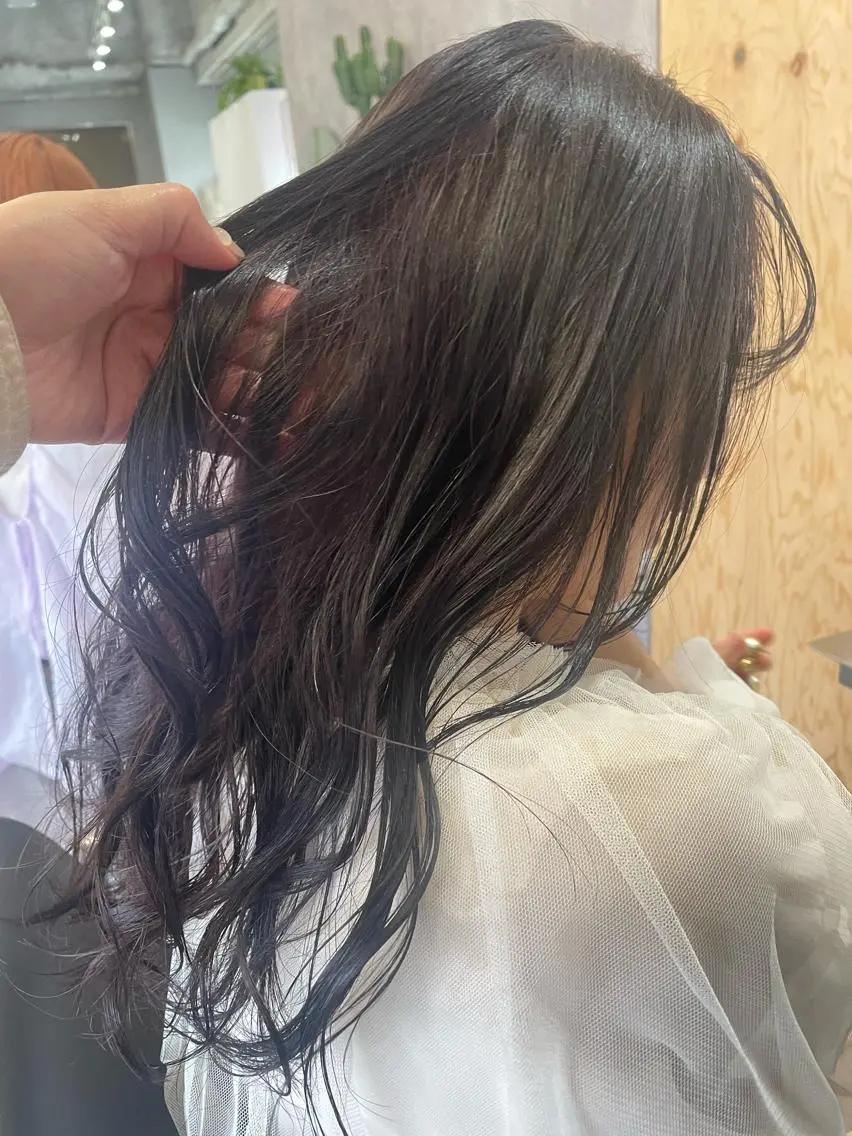 セミロング カラー ブリーチ 透明感カラー yui/ layer cutのヘアスタイル