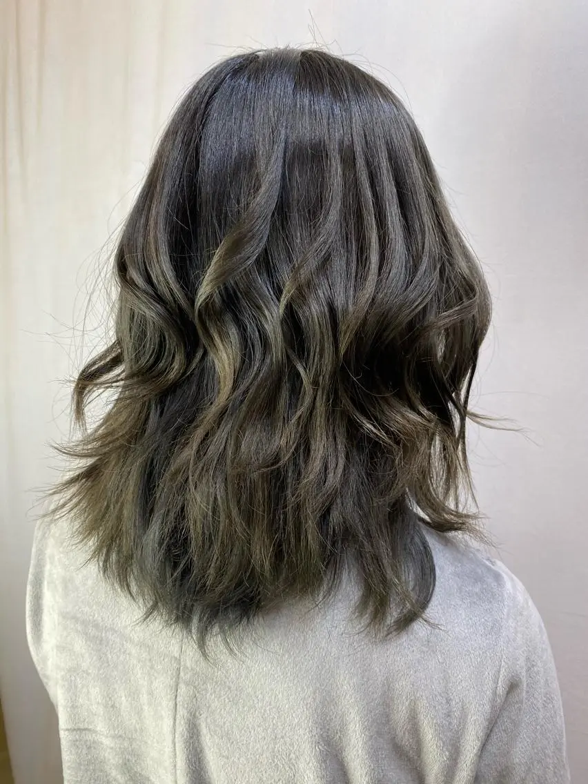 セミロング カット ヘアカラー 長濱 俊のヘアスタイル