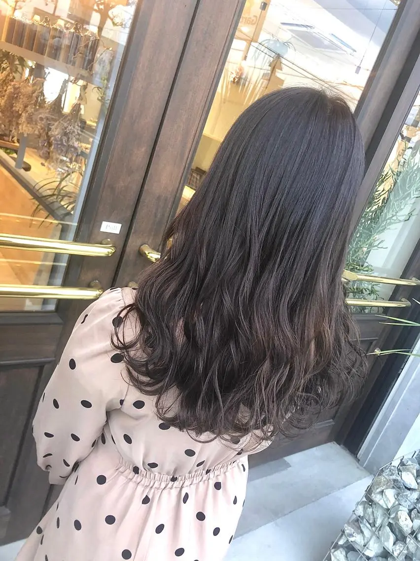 カラー アッシュ ベージュカラー ブリーチ ブリーチなしカラー 三村 桜生のヘアスタイル