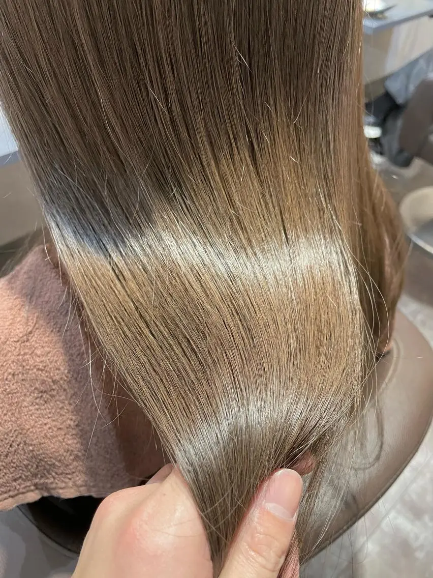ロング カラー ベージュカラー ブリーチ ミルクティーベージュ 💎赤み消しカラー 特化型デザイナー💎のヘアスタイル