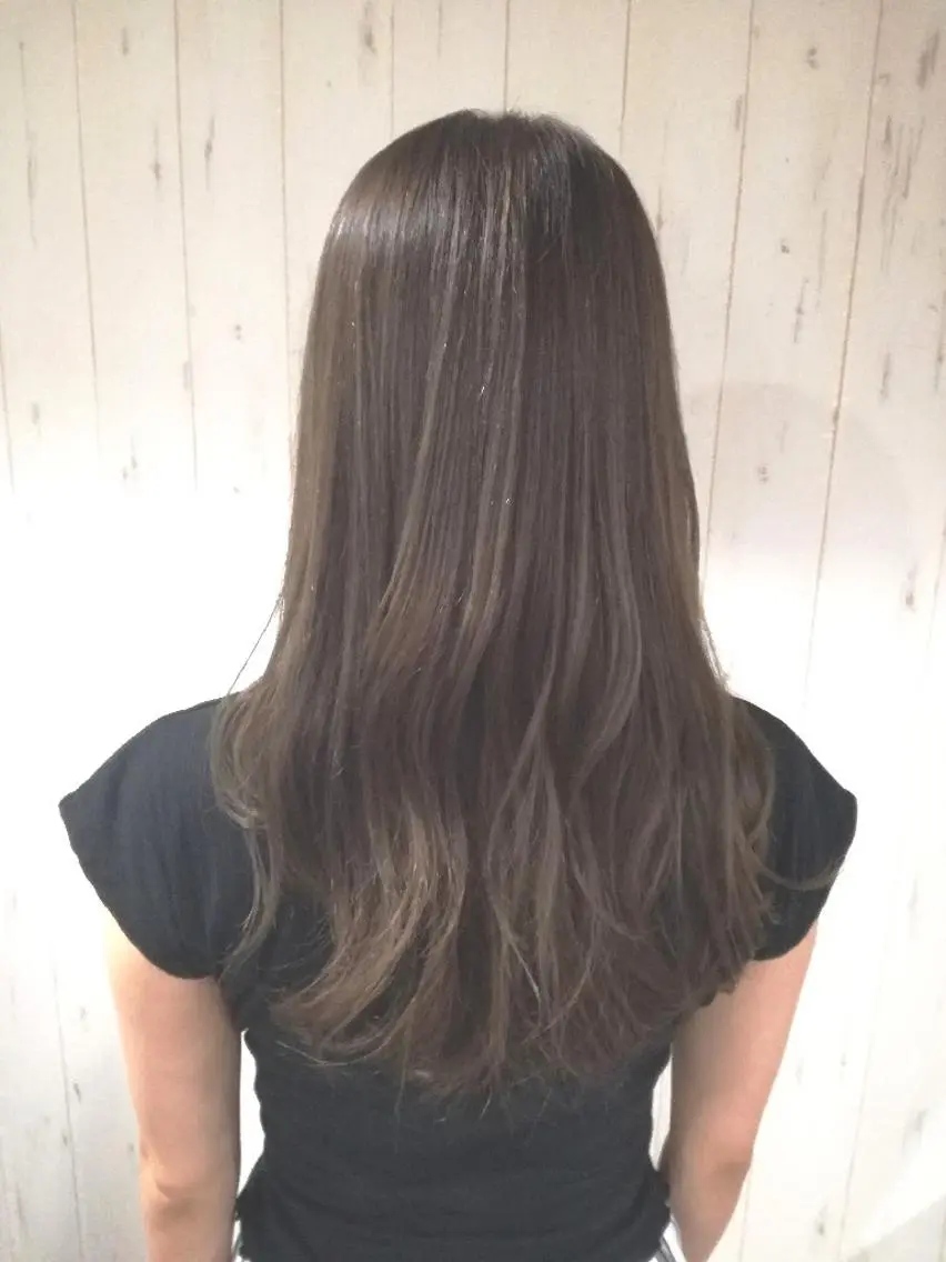 ロング カラー グレージュ 西川 敏夫のヘアスタイル