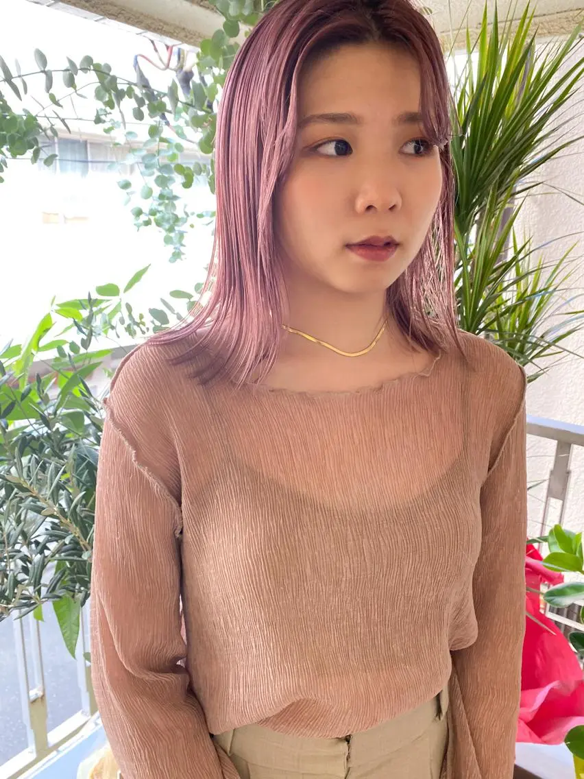 ミディアム カラー 顔周りレイヤーカット ブリーチminamiのヘアスタイル