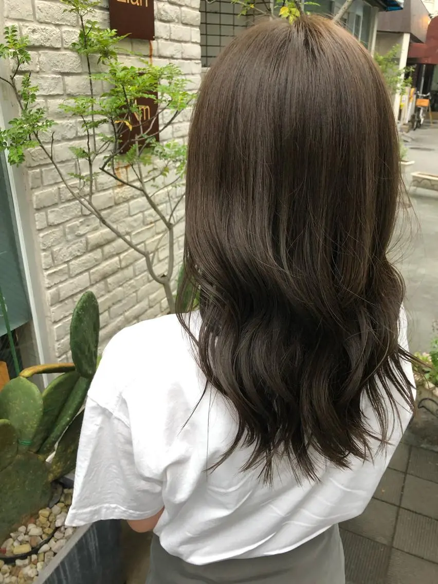 ロング カラー ブラウンカラー オリーブブラウン ヘアカラー あだち ゆかのヘアスタイル