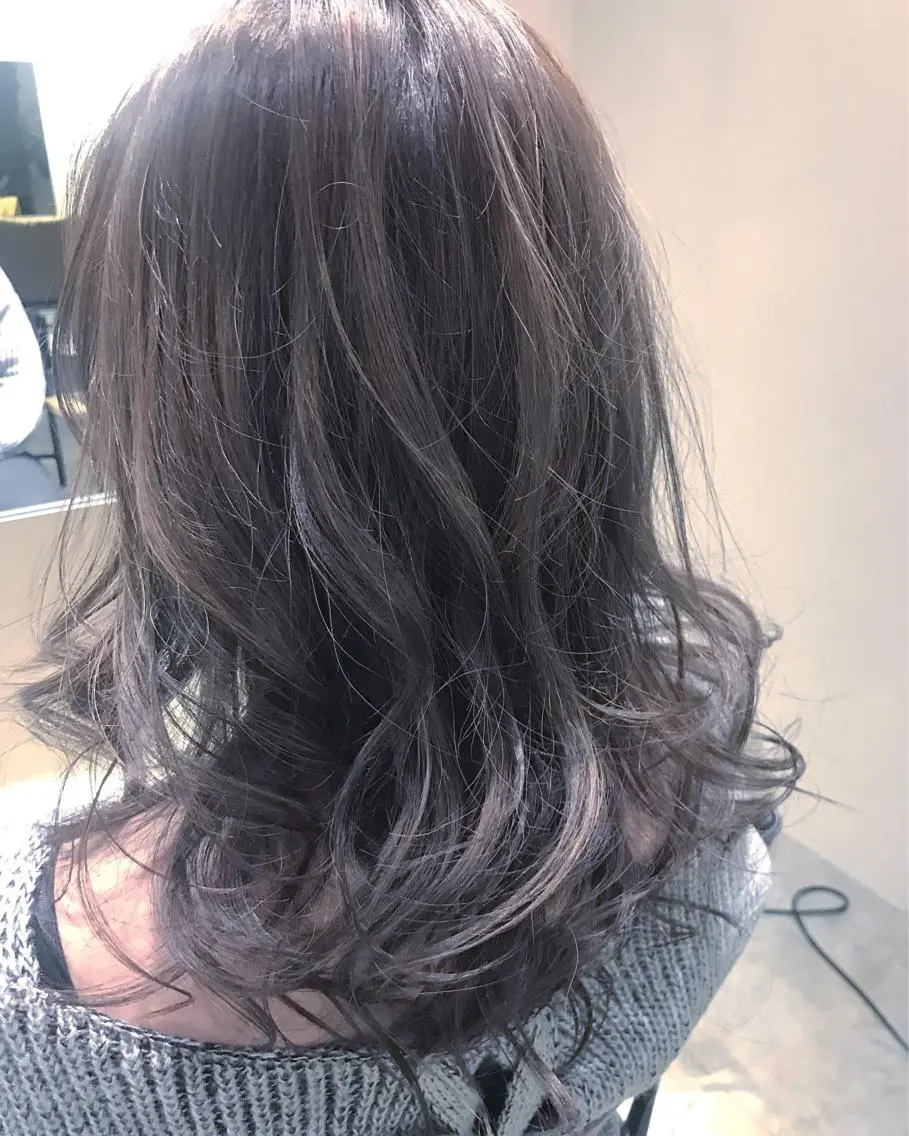 ミディアム カラー RHAIRSALON 西山梓のヘアスタイル