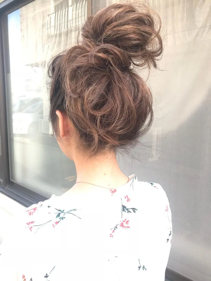 ミディアム カラー ヘアアレンジ バレイヤージュ ブリーチ グラデーションカラー ハイライトカラー ハイトーンカラー Mariana/ 鶴原-ハイライトのヘアスタイル