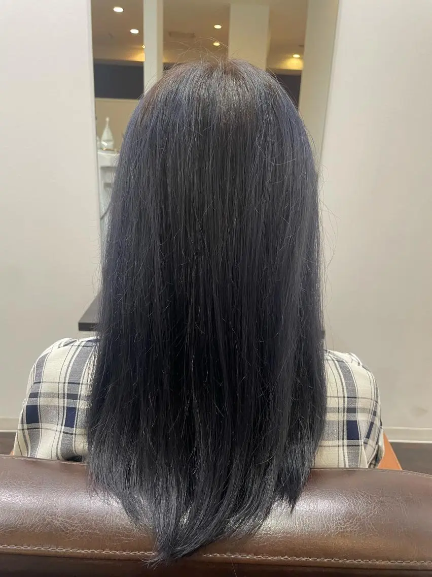 カラー ブリーチ ブルーカラー ブルーグレー 透明感カラー 杉山 梨里華のヘアスタイル