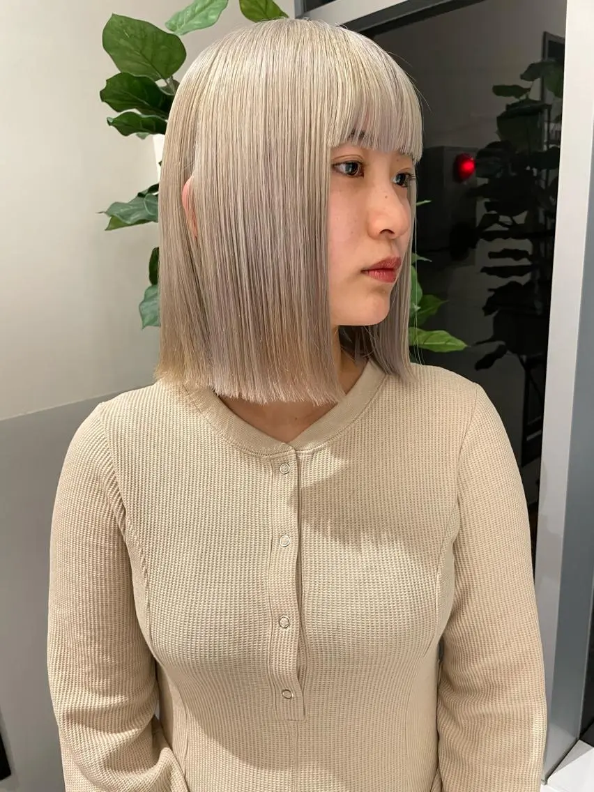 ショート カラー カット ヘアカラー トリートメント ブリーチ😼 ボブ✍️レイヤーのヘアスタイル