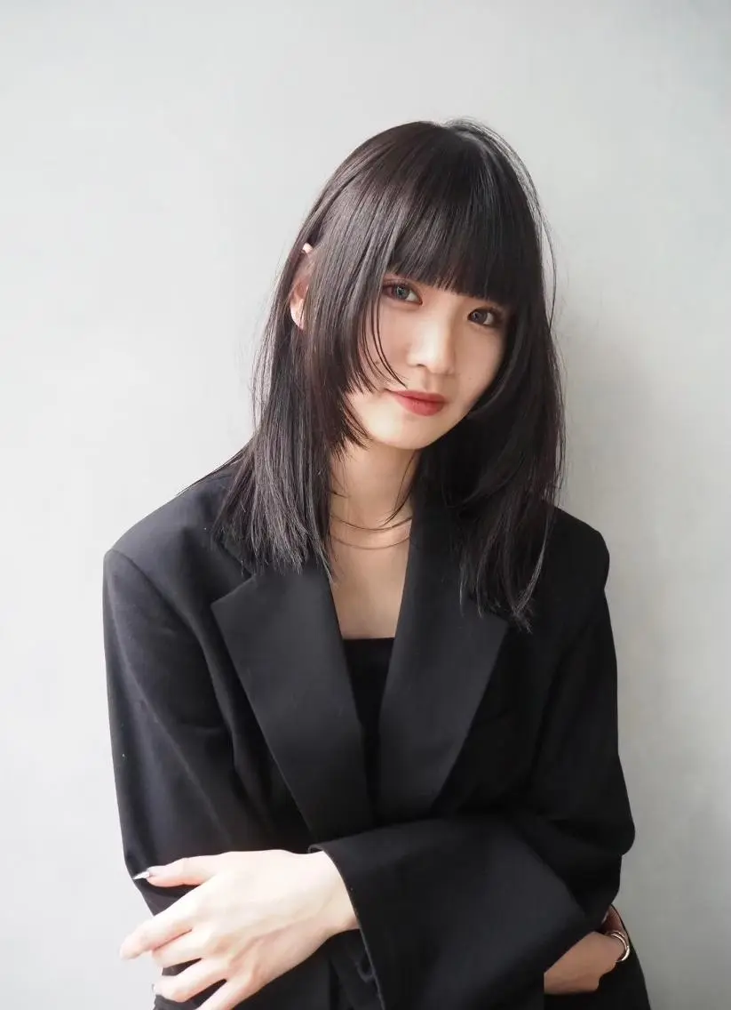 ミディアム カラー パーマ ミディアムパーマ アッシュ バレイヤージュ ベージュカラー ブリーチ カット トリートメント CEINE loqのヘアスタイル