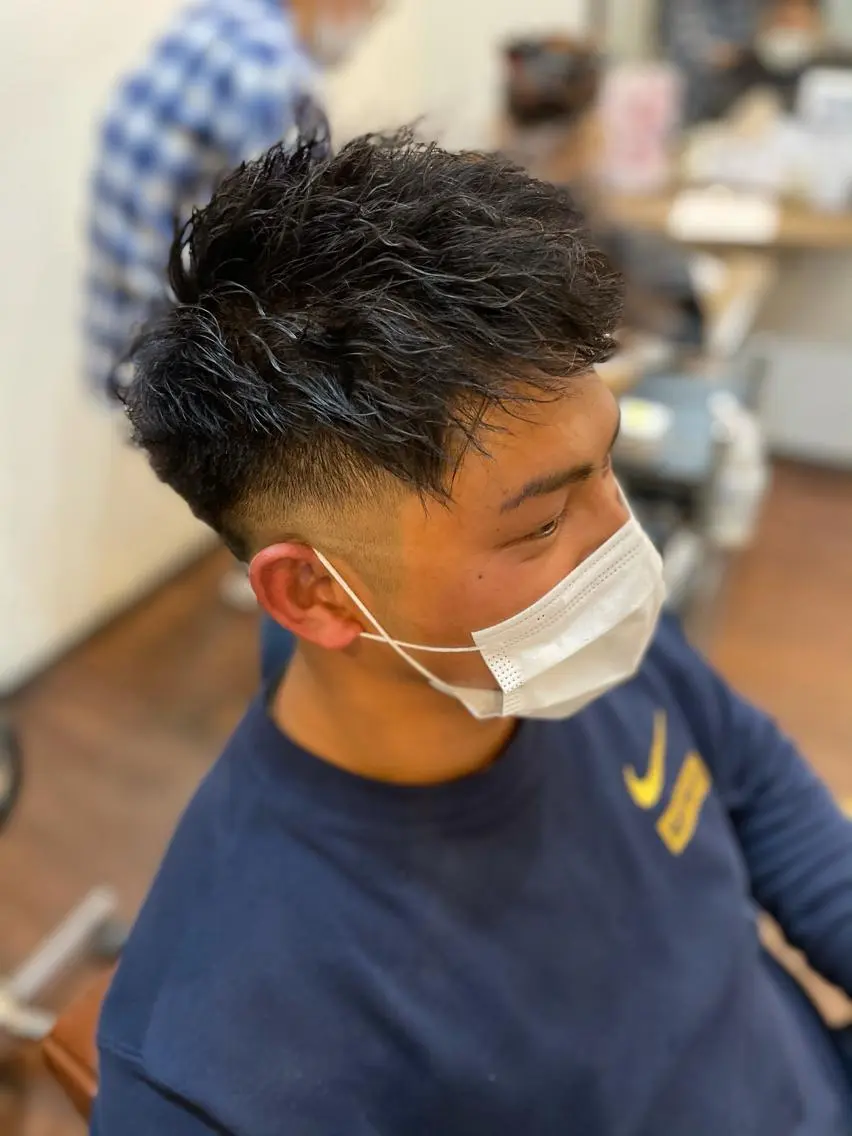 ショート パーマ メンズ フェードカット メンズパーマ ツイストスパイラルパーマ スパイラルパーマ 🔥梅雨・夏にむけて ☀️中山大輔のヘアスタイル