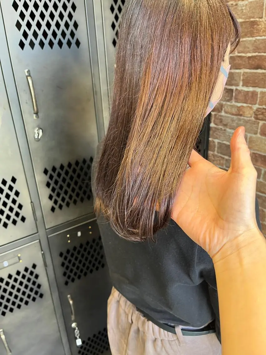 ミディアム カラー パーマ ヘアアレンジ メンズ キッズ ネイル マツエク・マツパ アイブロウ ミディアムパーマ メンズハイライト メンズパーマ ブラウンカラー ケアカラー 久木原 ゆりのヘアスタイル