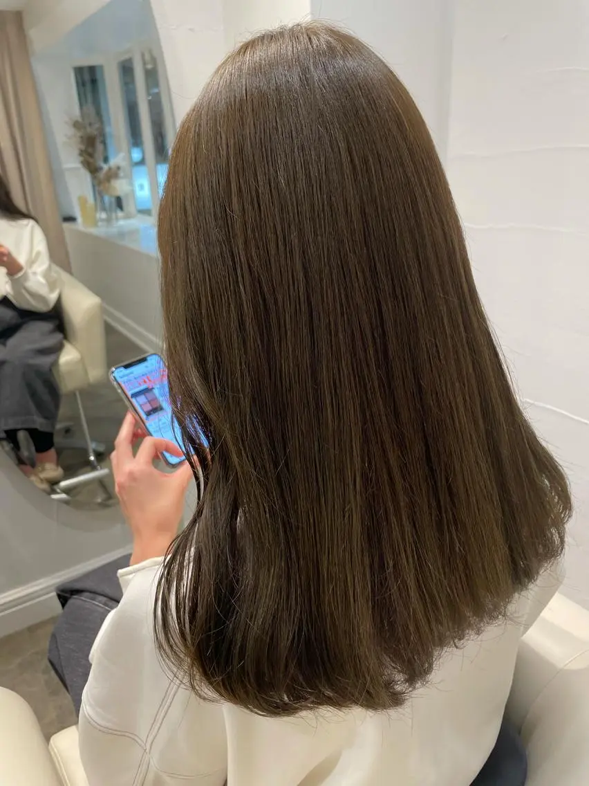 ミディアム カラー ブリーチ 透明感カラー ダブルカラー グレージュ ブリーチなしカラー . AYUKAのヘアスタイル
