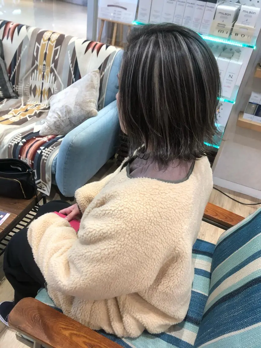 ミディアム カラー ヘアカラー トリートメント ブリーチカラーレイヤ ーカット🦋annaのヘアスタイル